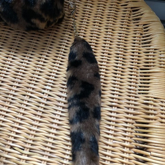 3 AM Forever Leopard 👜  Faux Fur *NWT - Picture 6 of 6